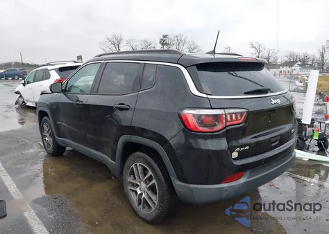 2018 Jeep Compass Latitude 4X4 z USA, uszkodzony, nr VIN 3C4NJDBB4JT113978